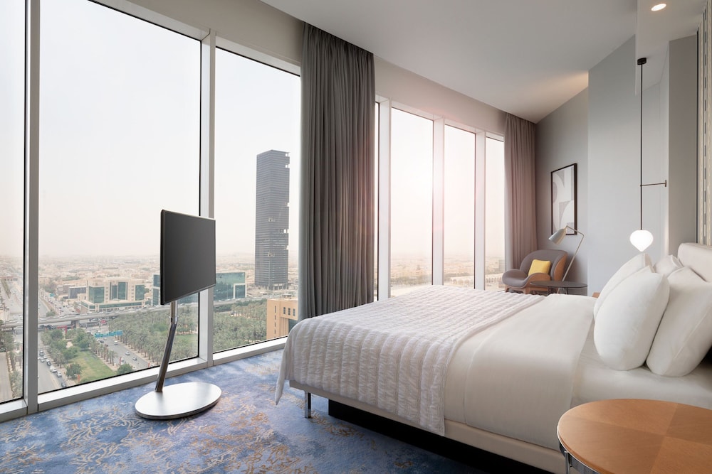 Executive Suite, 1 Bedroom - Photo 11