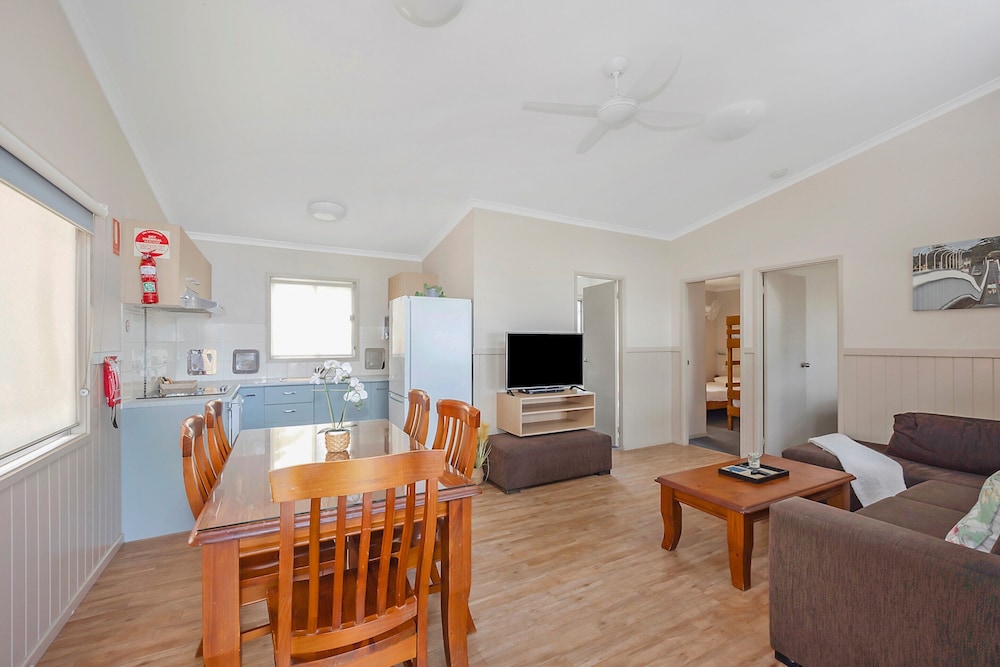 Superior Villa - Sleeps 5 photo 1