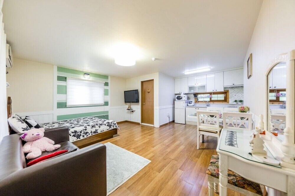 Room (Ellina) - Photo 1