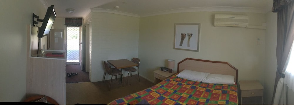 Standard Suite, 1 Bedroom, Non Smoking (Queen Room)