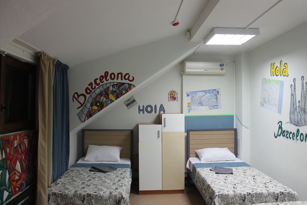 Shared Dormitory, Mixed Dorm (3 beds) photo 3