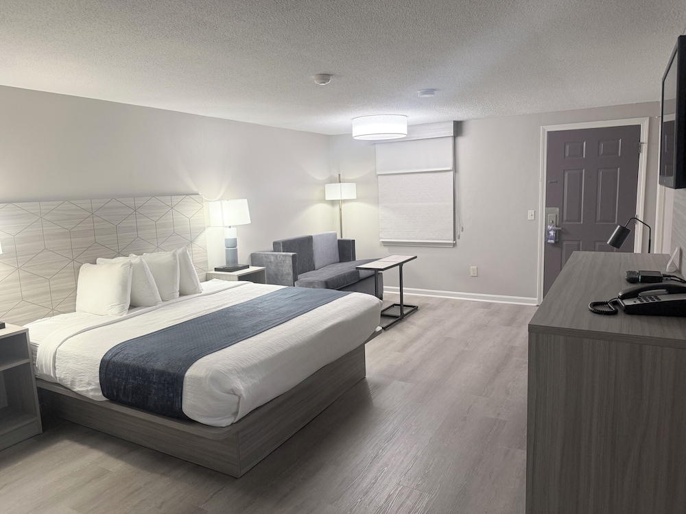 Executive Suite, 1 King Bed, Non Smoking photo 1