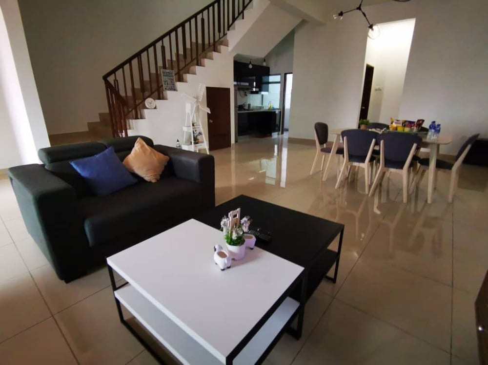 Family House, 4 Bedrooms photo 1