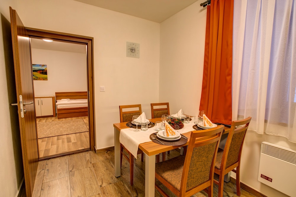 Family Suite, 2 Bedrooms, Kitchen, Mountain View