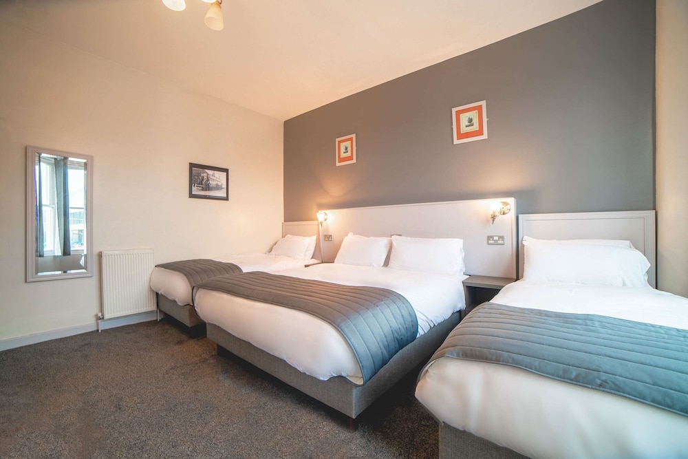 Standard Room, Multiple Beds, Non Smoking photo 3