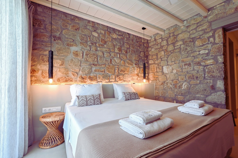 Queen-Size Double Bed Luxury Suite with Private Pool - Photo 8