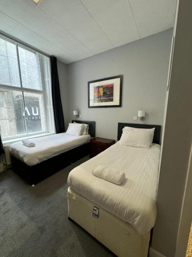 Standard Twin Room - Photo 1