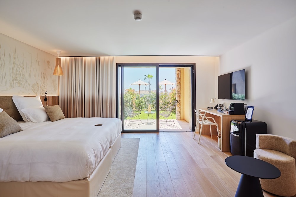 Deluxe Double or Twin Room, Garden View