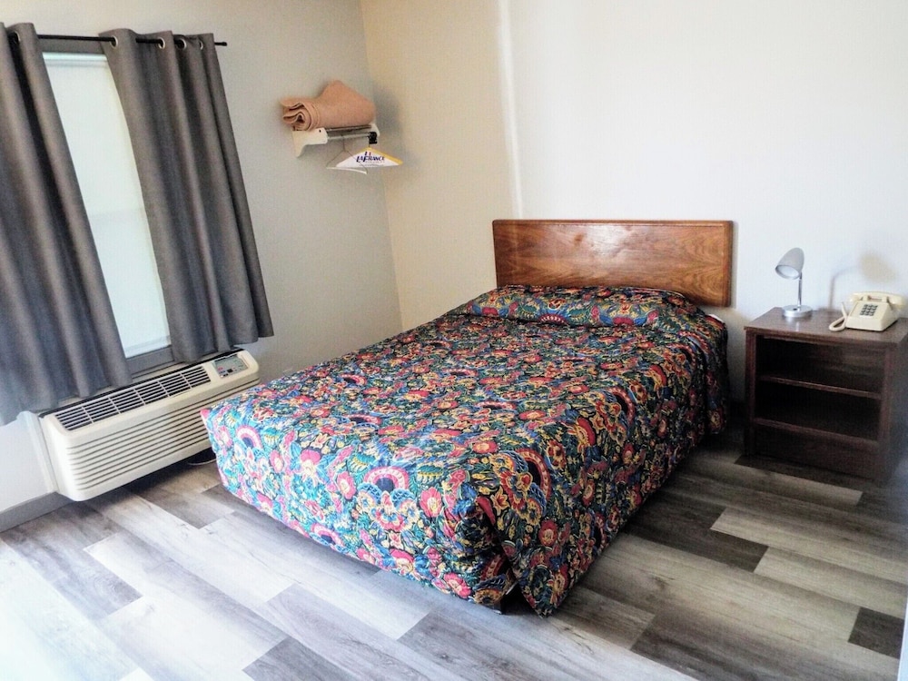 Classic Room, 1 Queen Bed, Non Smoking