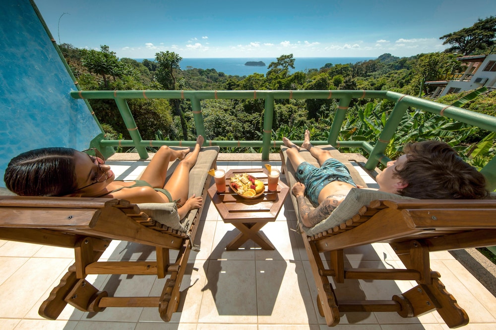 Honeymoon Suite, 1 King Bed, Bathtub, Sea View - Photo 12