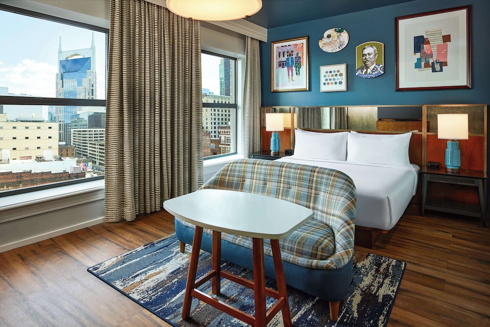 Deluxe Room, 1 King Bed, Accessible (3x3 Shower)