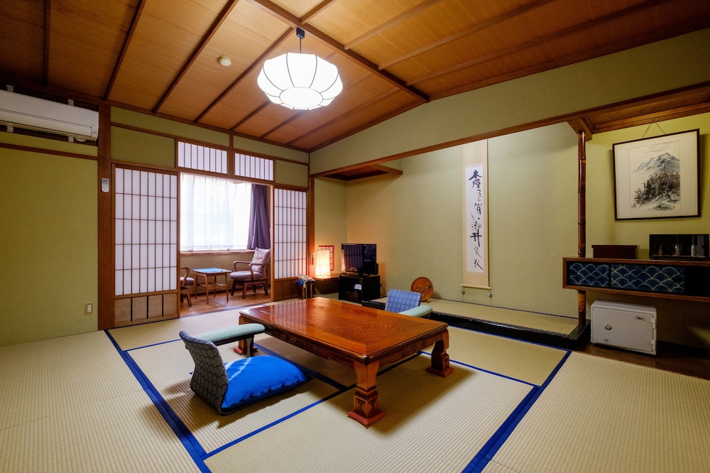 Traditional Room (Japanese-Style, 5 Person Occupancy) photo 2