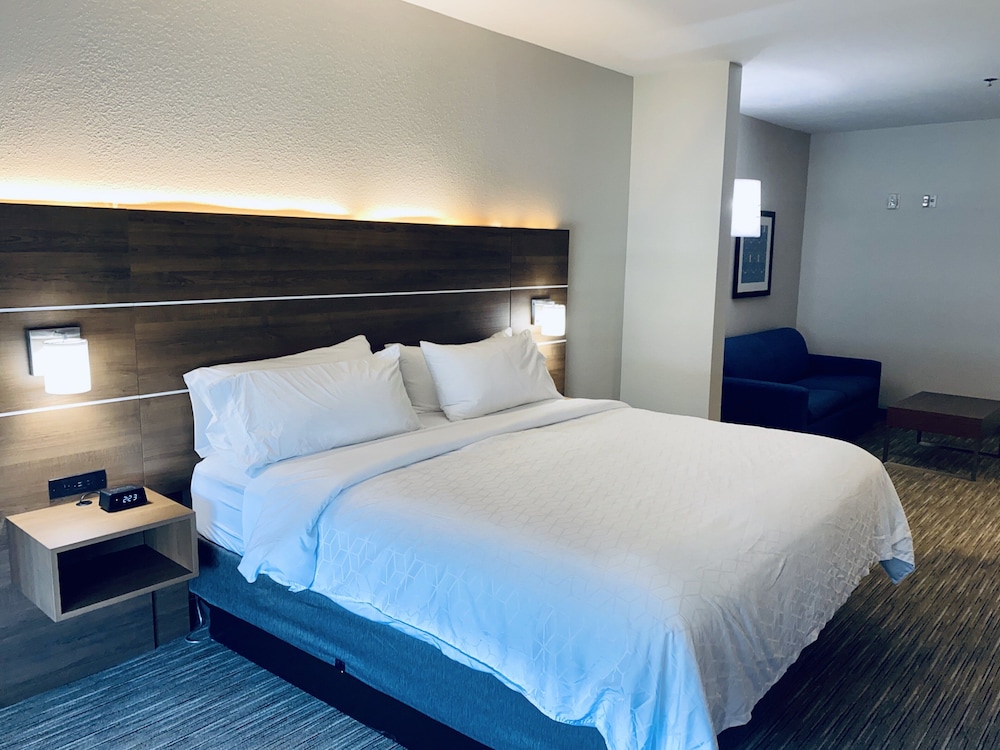 Suite, 2 Queen Beds, Accessible (Communications, Mobility, Access Tub) - Photo 2
