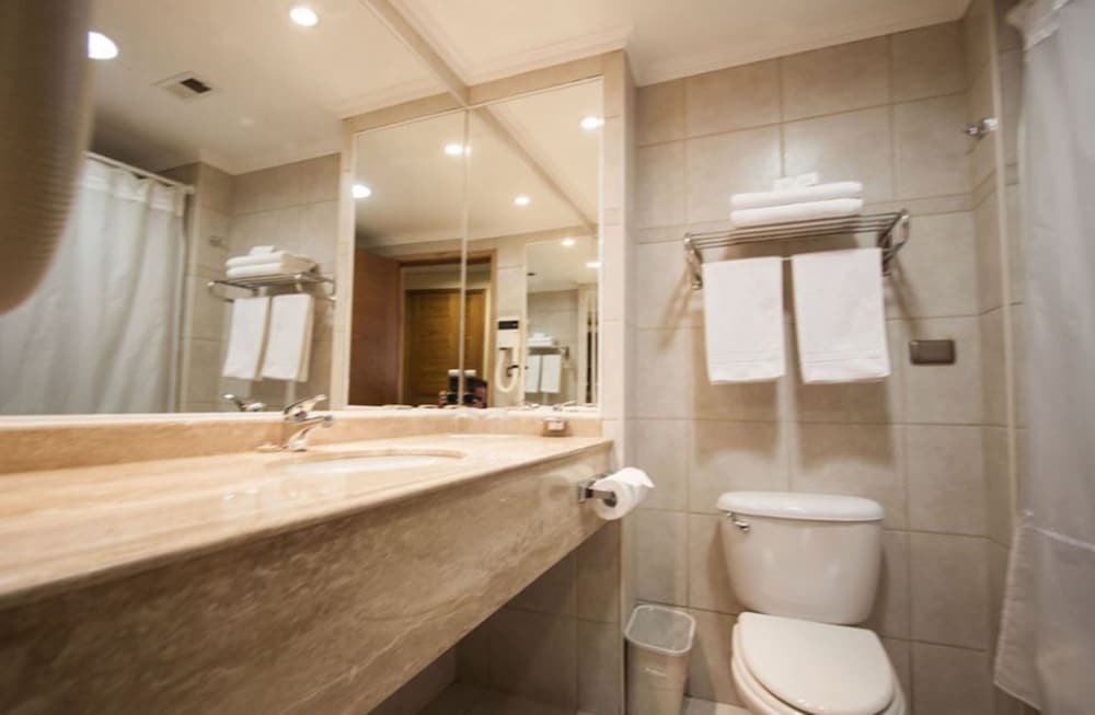 Standard Twin Room - Photo 5