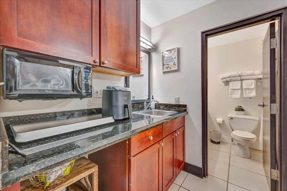 Executive Studio, 2 Queen Beds, Balcony, Canal View photo 2