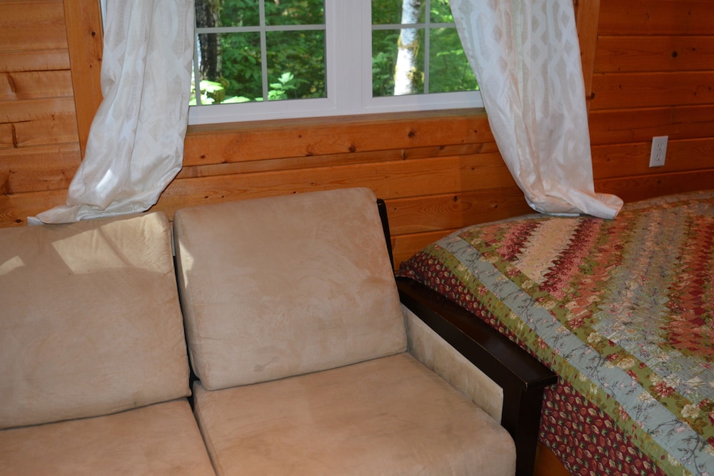 Sky/Snow Cabin (Detached Bathroom)