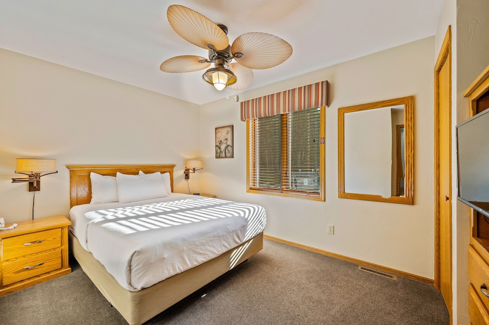 Family Condo, 2 Bedrooms (1.5 Bathrooms, Full Flight of Stairs) photo 2