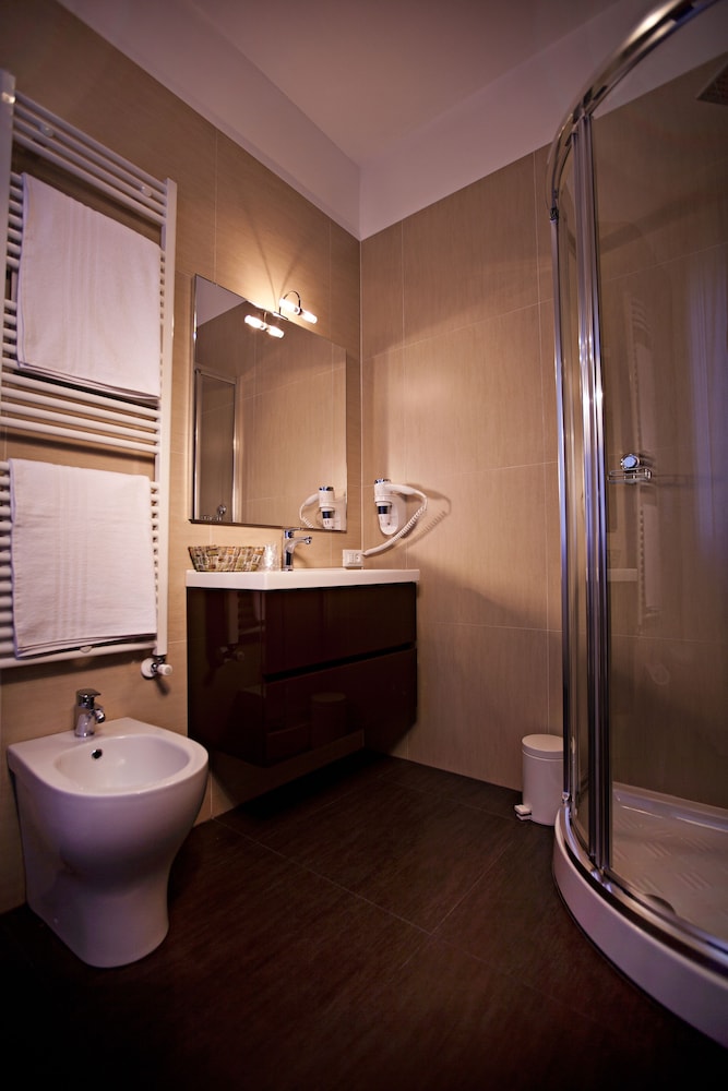 Classic Double Room, 1 King Bed photo 3
