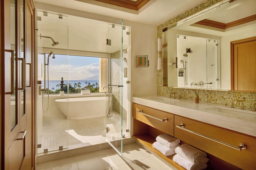 Grand Suite, 2 Bedrooms, Club Lounge Access, Ocean View (Napua) thumbnail 6