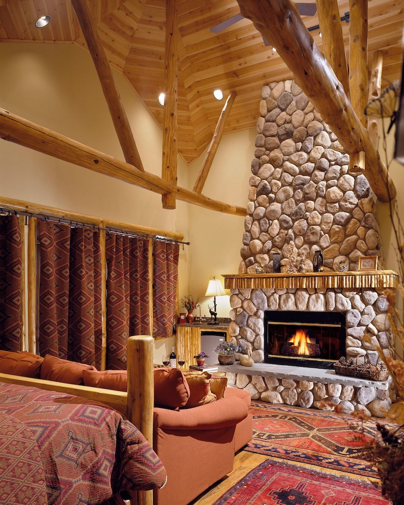 Superior Suite, Hot Tub, Mountain View (Cedar) photo 1