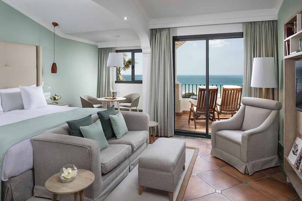 Room (Red Level, Front Ocean View, 4AD) - Photo 1