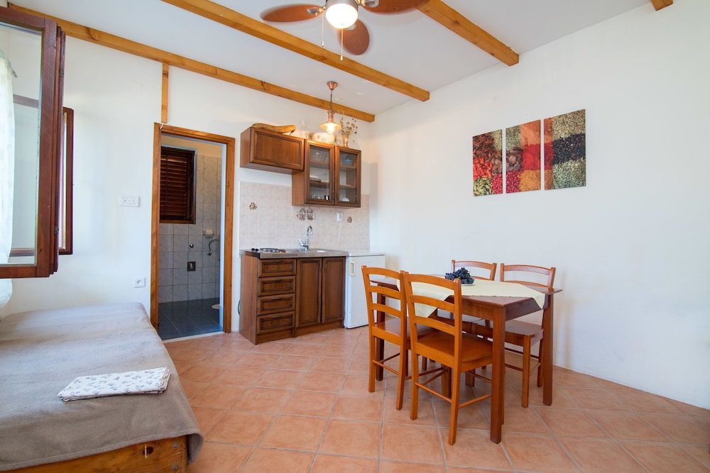 Apartment (A2)
