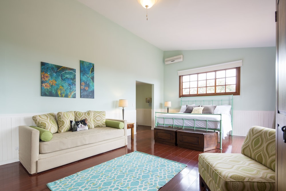 Honeymoon Suite, 1 King Bed, Garden View
