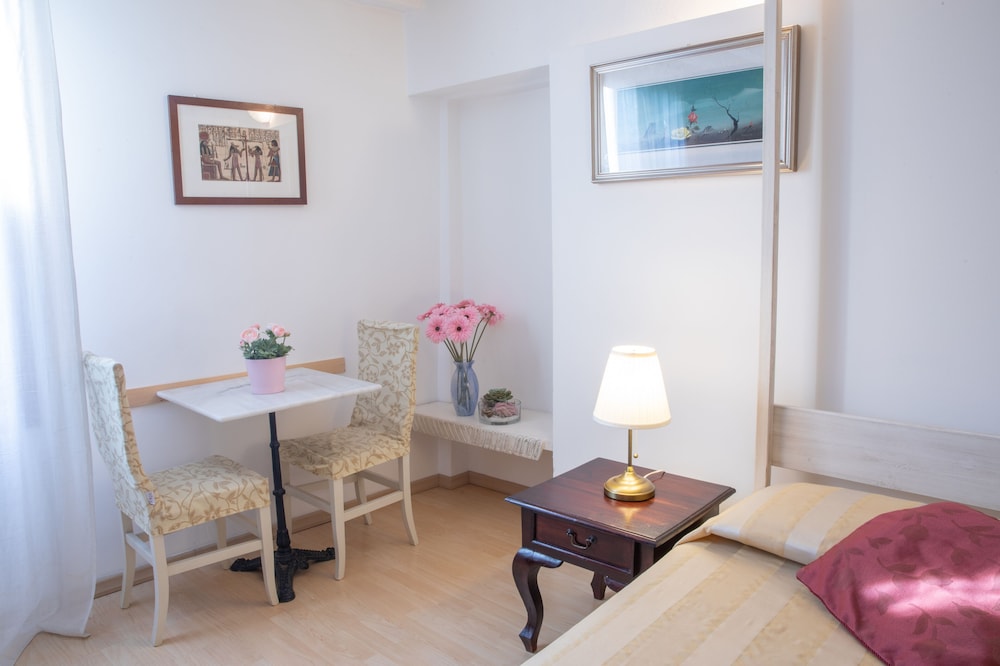 Deluxe Triple Room photo 2
