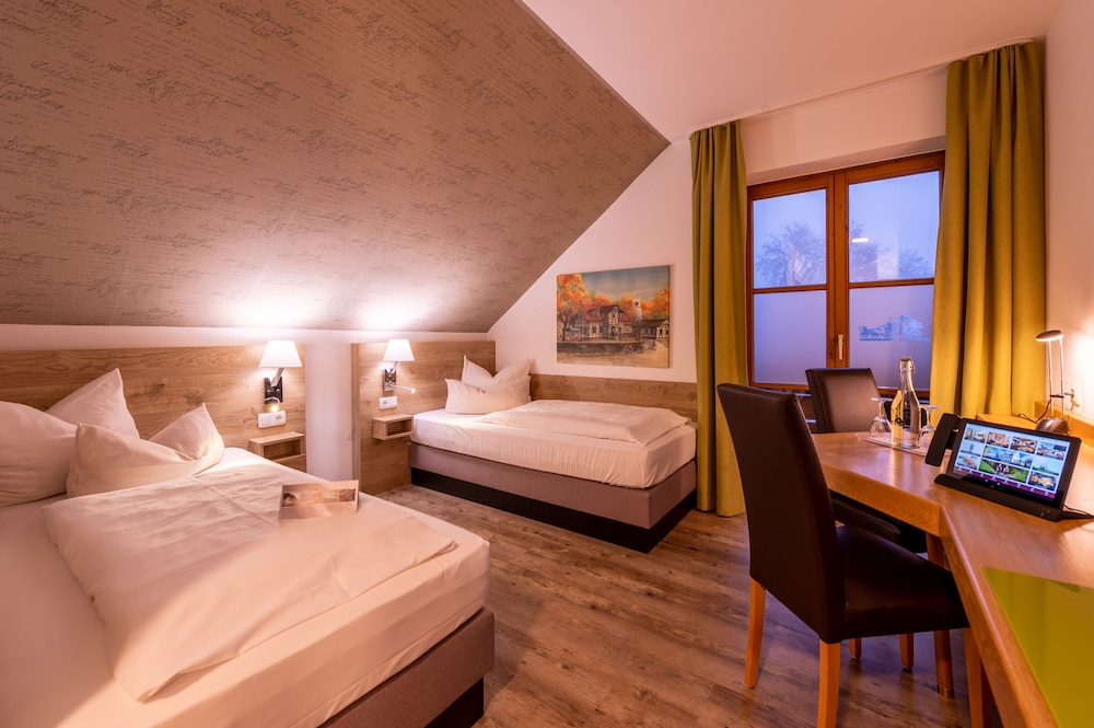 Basic Twin Room, 1 Bedroom, Non Smoking photo 1