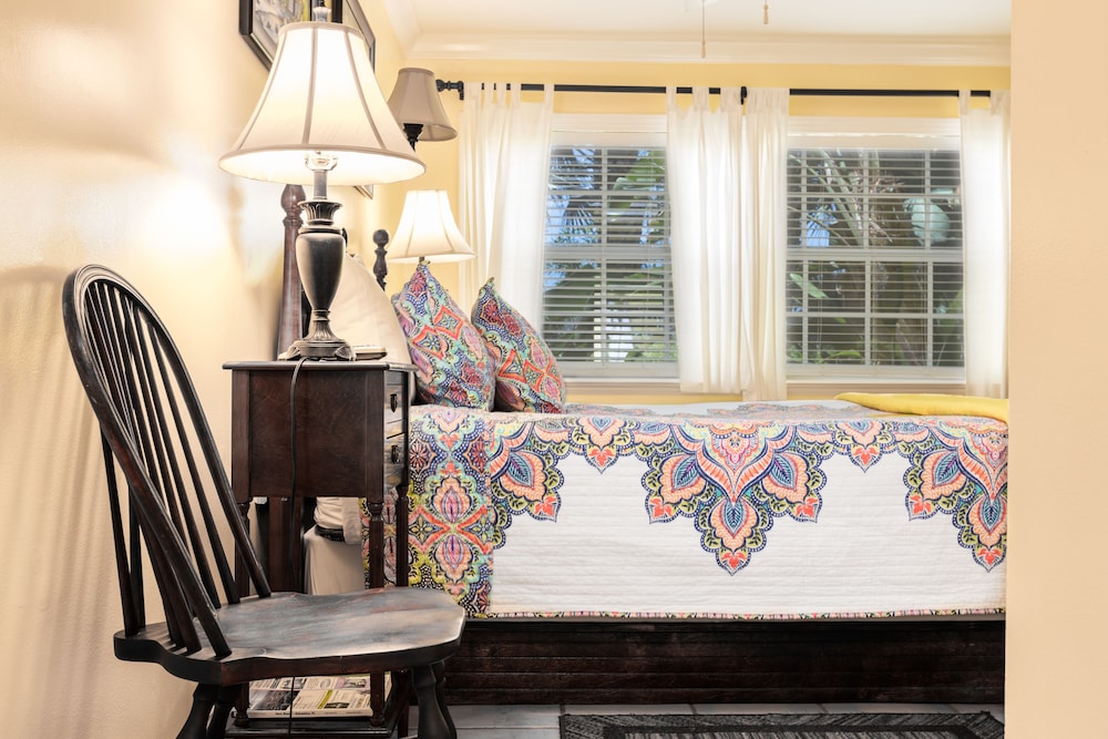 Standard Room, 1 Queen Bed, Accessible - Photo 1