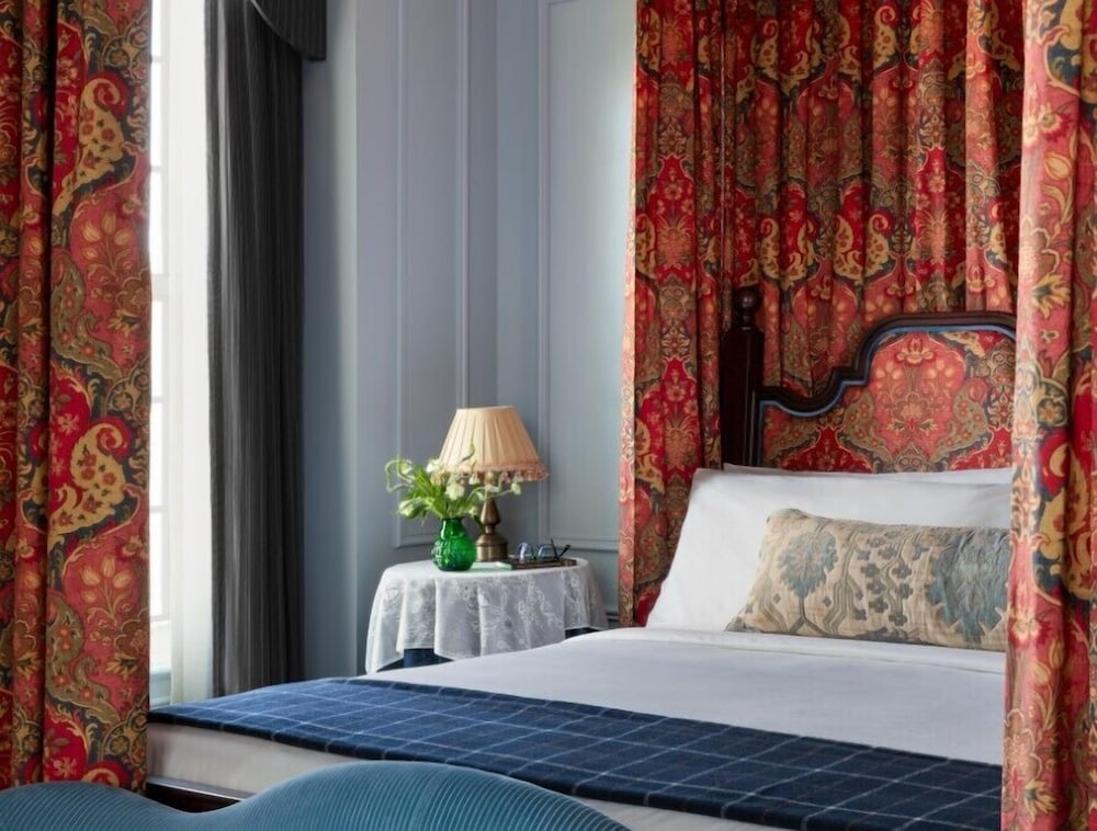 Presidential Suite, 1 King Bed (Mobility & Hearing, Roll-in Shower)