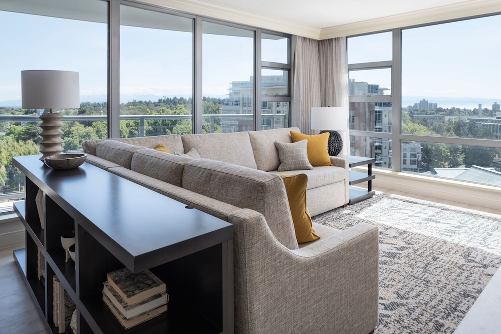 Suite, 1 Bedroom, Non Smoking, City View (Corner)
