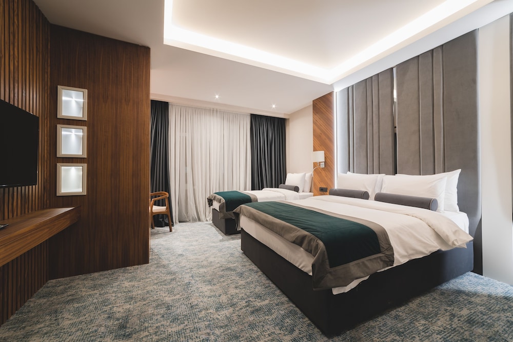 Family Triple Room, 1 Bedroom, City View photo 2