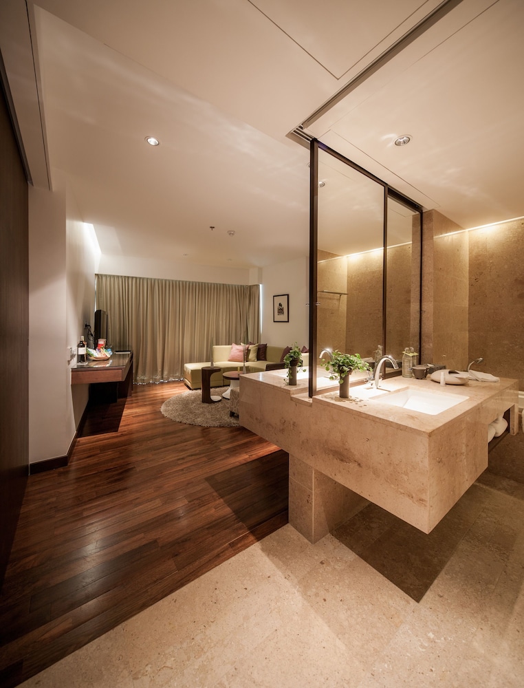 Family Suite thumbnail 6