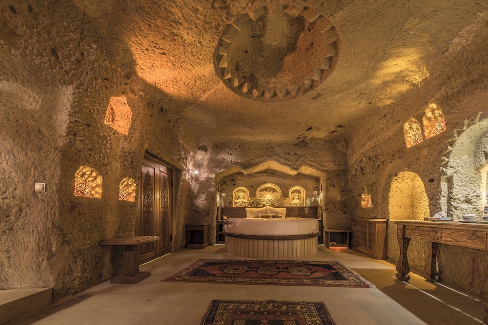 Premium Cave Suite