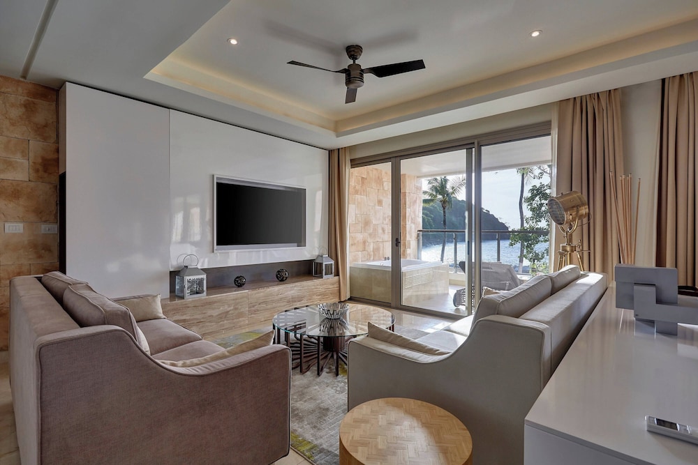 Luxury Chairman Two Bedroom Suite Ocean Front Swim Out Diamond Club - Photo 5