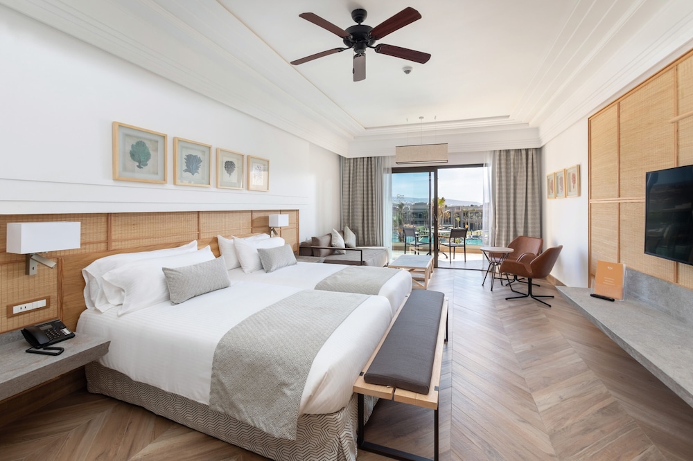 Standard Double Room, Balcony, Partial Sea View - Photo 1