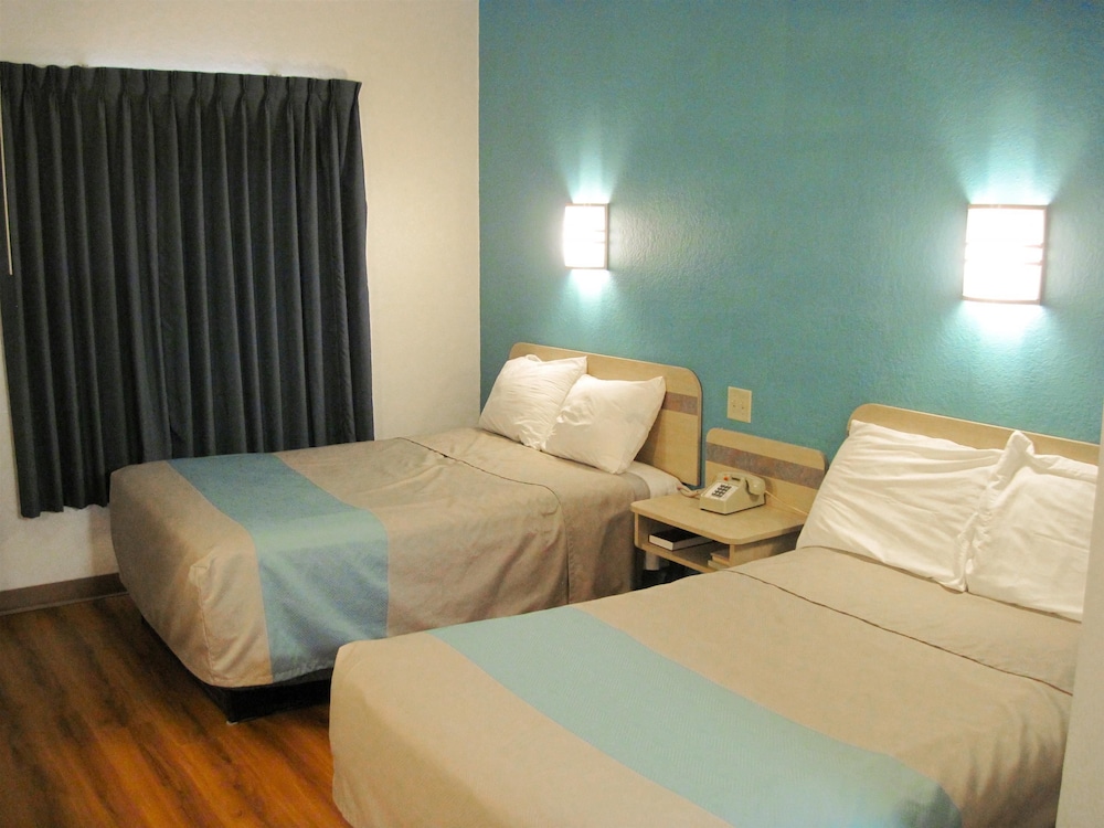 Standard Room, 2 Double Beds, Non Smoking photo 3
