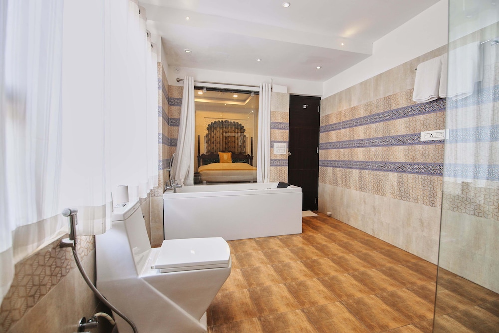 Royal Suite, 1 King Bed, Lake View - Photo 7