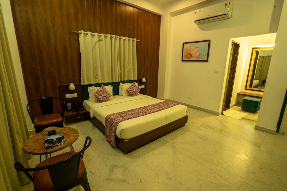 Executive Room, City View