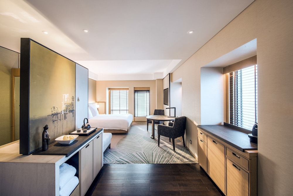 1 King Bed with CBD Tower View Deluxe - Photo 4