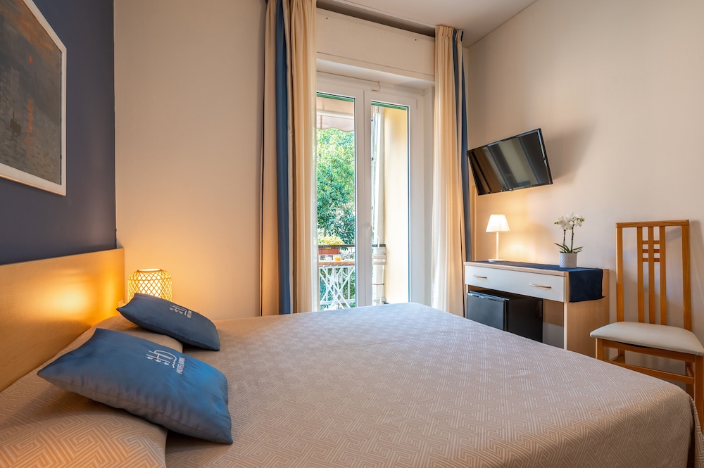 Standard Double or Twin Room, 1 Bedroom, Balcony - Photo 2