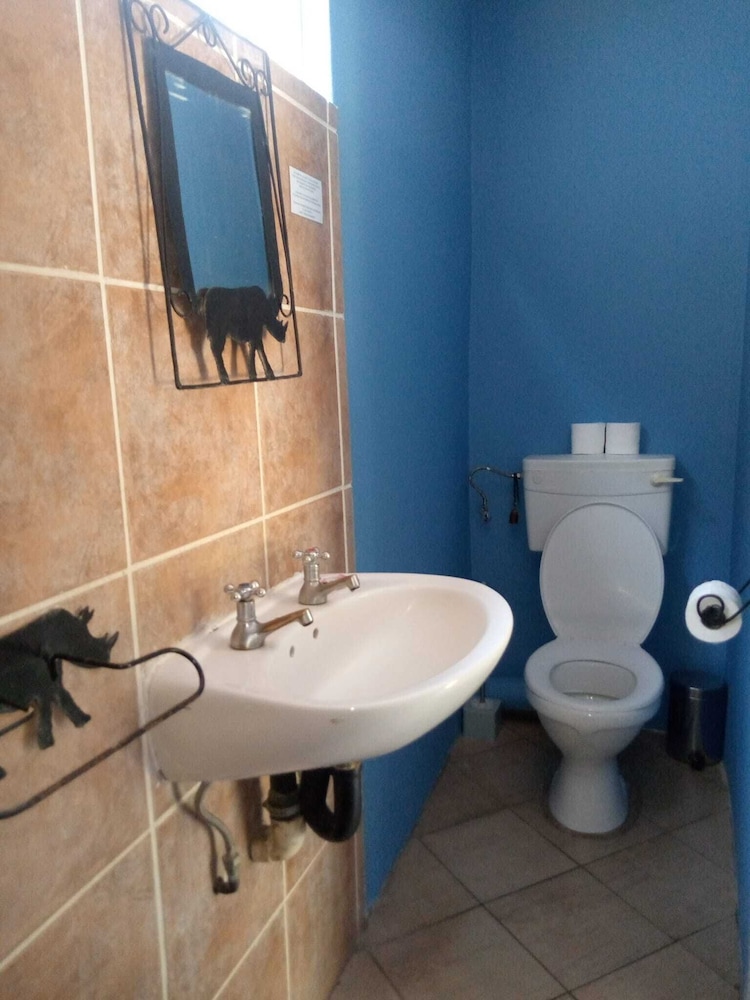Standard Twin En-suite photo 2