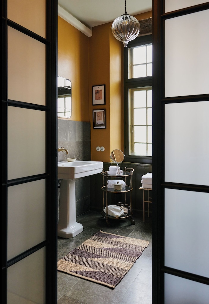 Signature Apartment, 3 Bedrooms, Kitchen, Park View - Photo 12