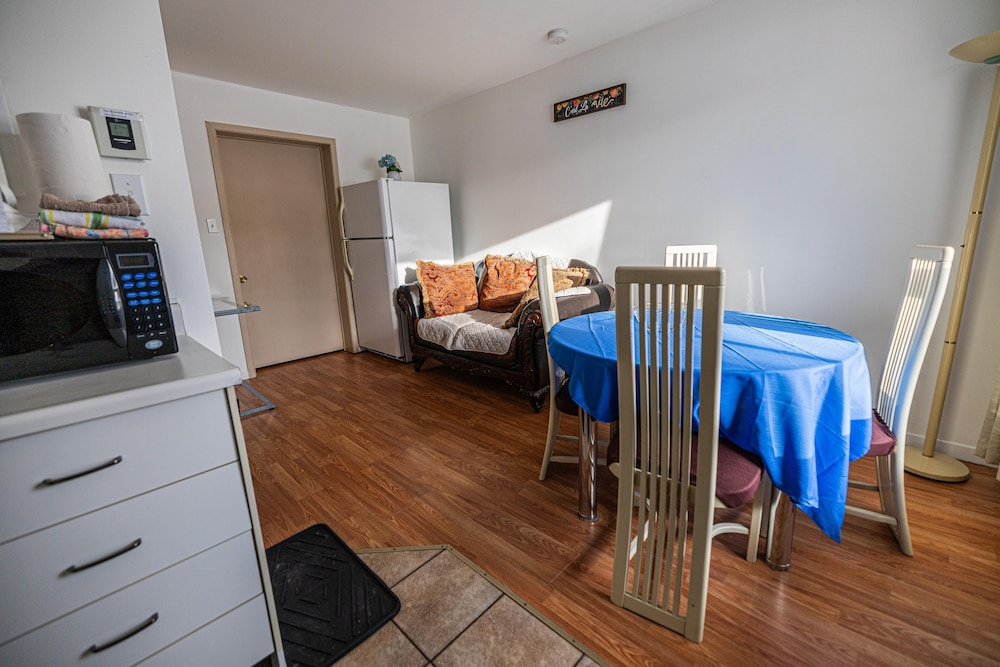 Classic Condo, 2 Queen Beds, River View photo 2