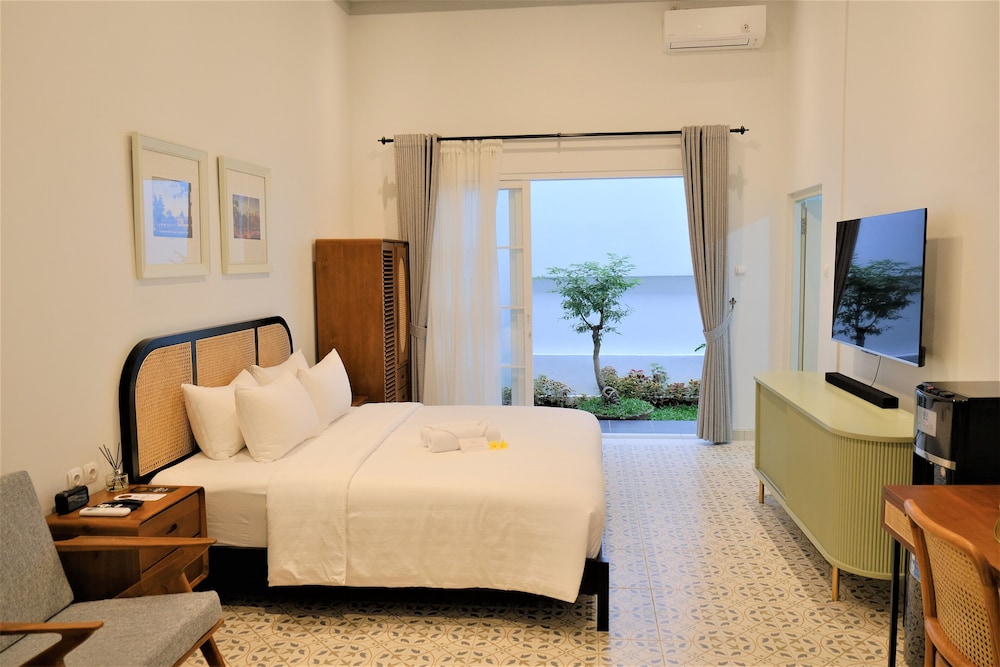 Room (Suite) - Photo 2