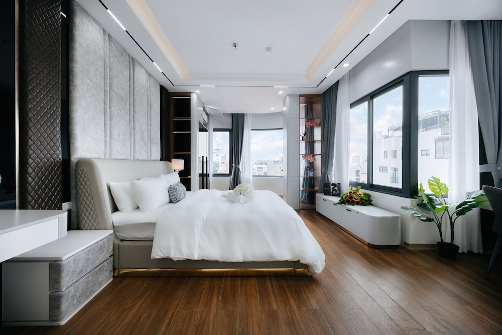Elite Penthouse, Balcony, City View