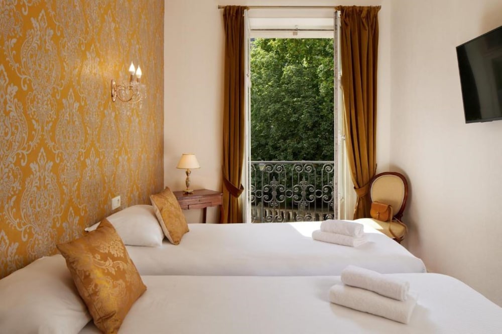 Standard Twin Room - Photo 1