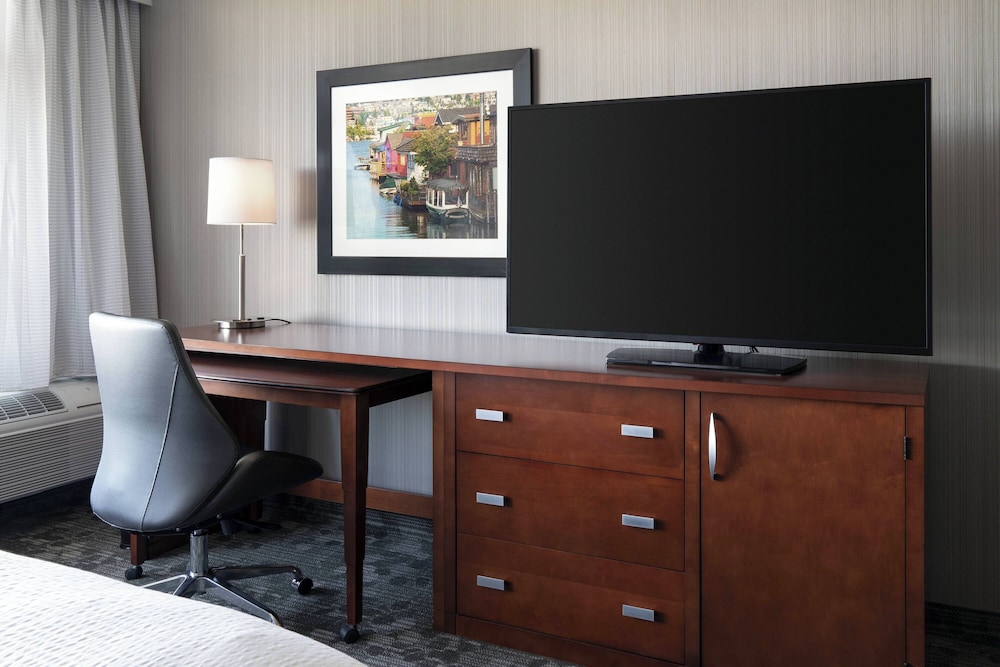 Suite, 1 Bedroom, Lake View photo 2