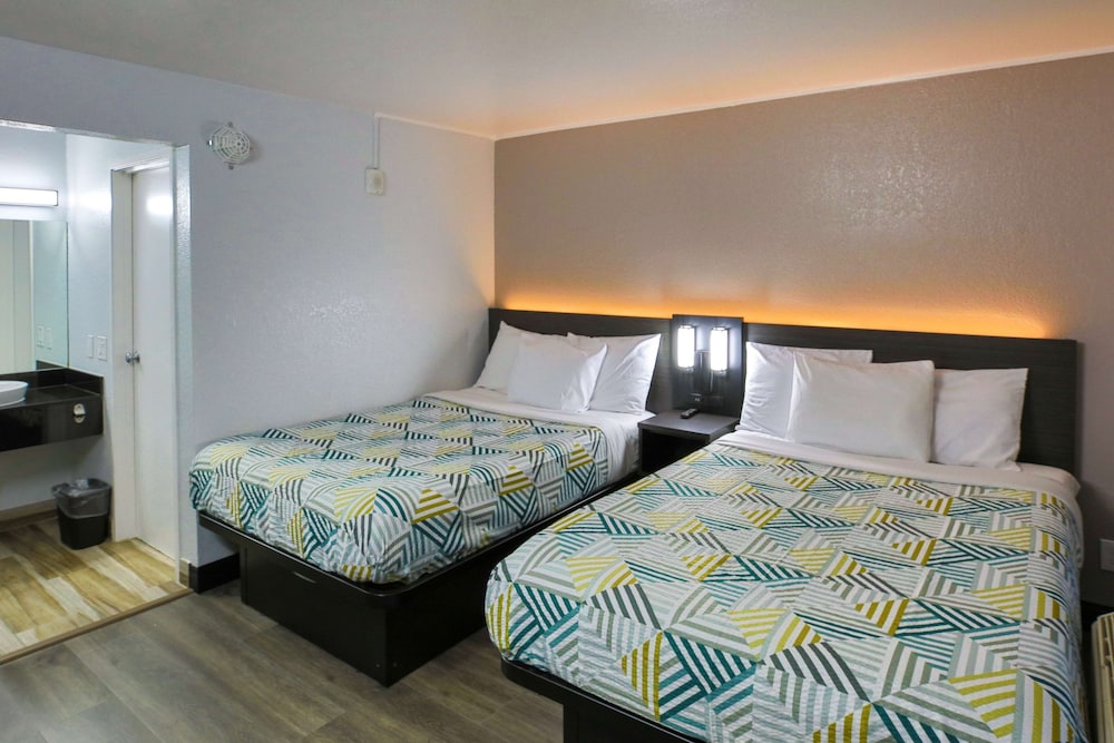 Deluxe Room, 2 Double Beds, Non Smoking, Refrigerator & Microwave photo 1